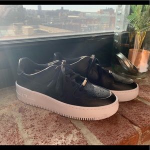 Women’s size 9.5 Air Force 1 Sage Low, Black.